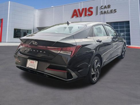 Used 2025 Hyundai Elantra SEL image 6