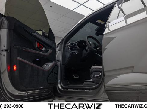 Used 2023 Lamborghini Urus Performante AWD/4WD image 40