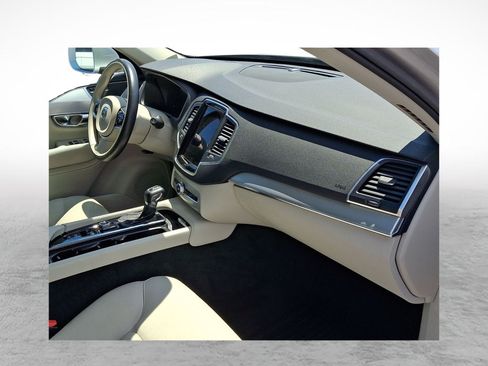 Used 2018 Volvo XC90 T6 Momentum w/ Convenience Package AWD/4WD image 12