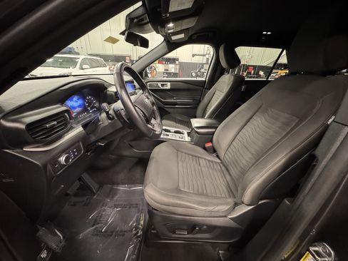Used 2020 Ford Explorer XLT image 17