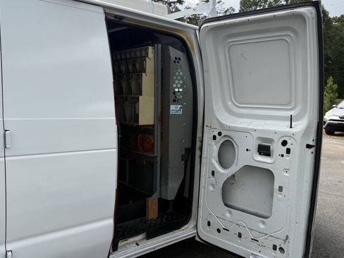 Used 2003 Ford E-250 and Econoline 250 RWD image 10