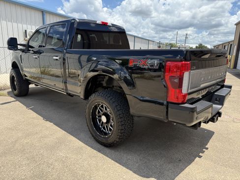 Used 2017 Ford F250 Platinum w/ Platinum Ultimate Package AWD/4WD image 8