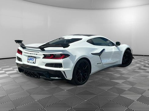 Used 2025 Chevrolet Corvette Z06 w/ Z07 Performance Package RWD image 4