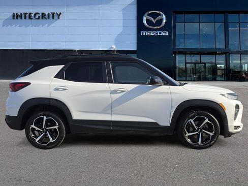 Used 2023 Chevrolet TrailBlazer RS w/ Convenience Package FWD image 3