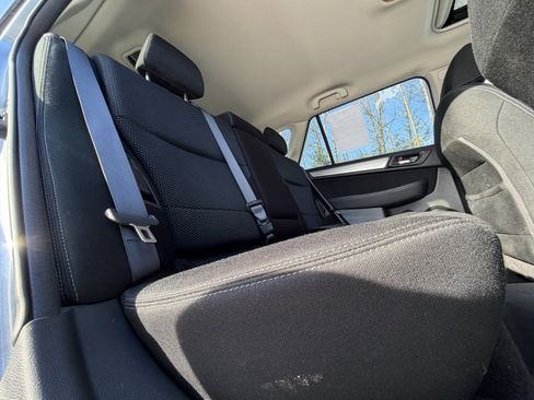 Used 2017 Subaru Outback 2.5i Premium image 32