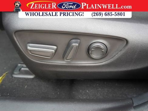 Used 2022 Toyota Venza LE image 18