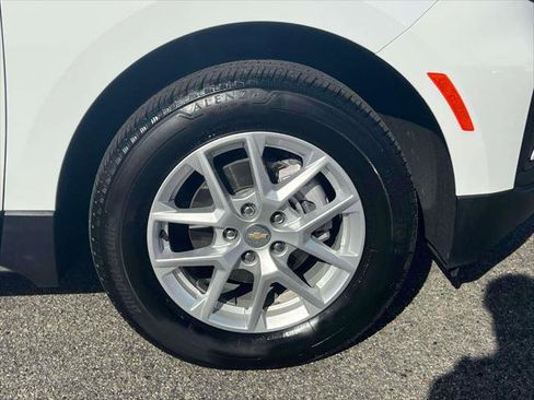 Used 2023 Chevrolet Equinox LS image 9