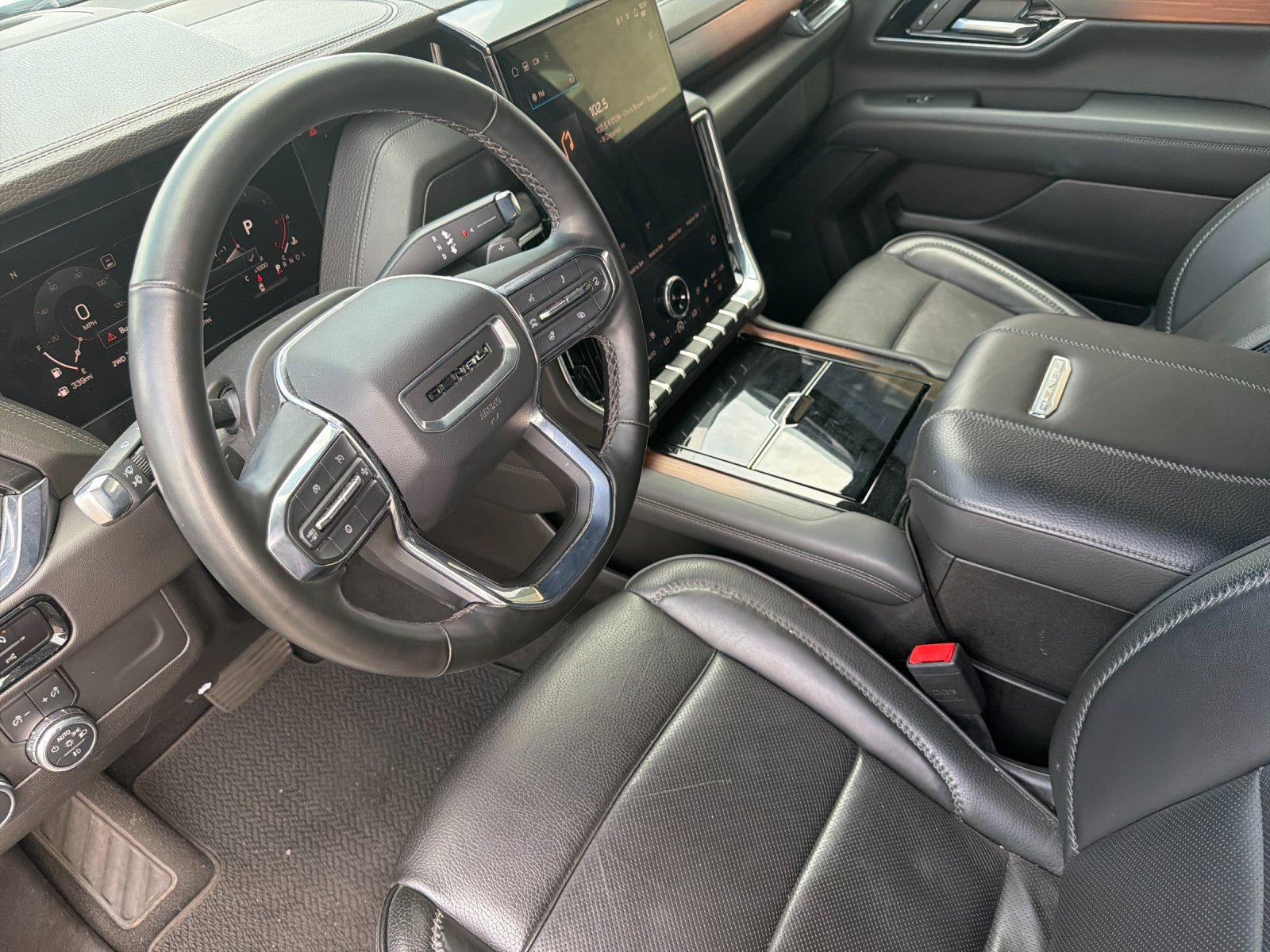 Used 2025 GMC Yukon XL Denali AWD/4WD image 9