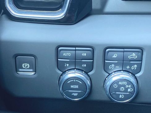 Used 2024 GMC Sierra 2500 Denali w/ Denali Reserve Package AWD/4WD image 18
