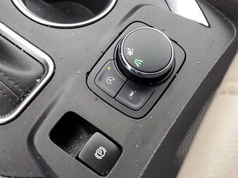 Certified 2023 Chevrolet Traverse LT image 26