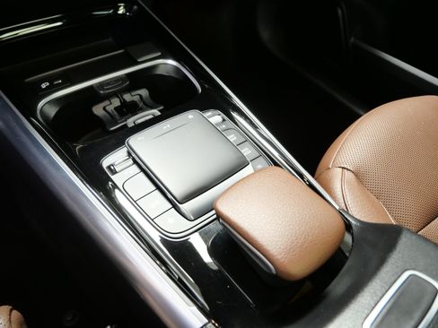 Certified 2022 Mercedes-Benz GLA 250 4MATIC image 21