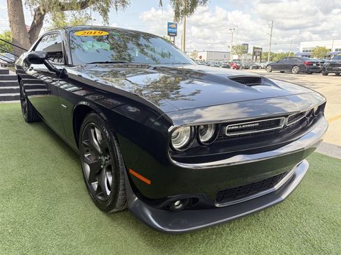 Used 2019 Dodge Challenger R/T w/ Cold Weather Group RWD image 3