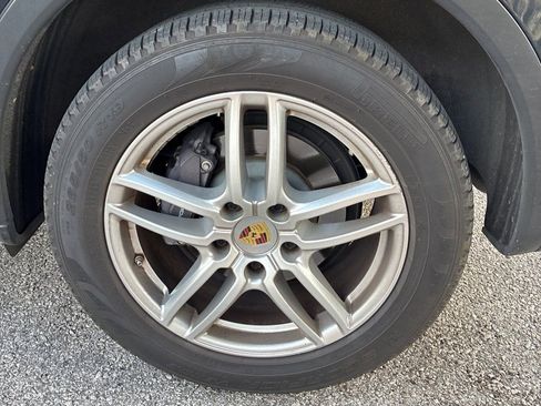 Used 2018 Porsche Cayenne image 9