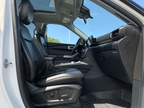 Used 2022 Ford Explorer XLT w/ Equipment Group 202A image 33