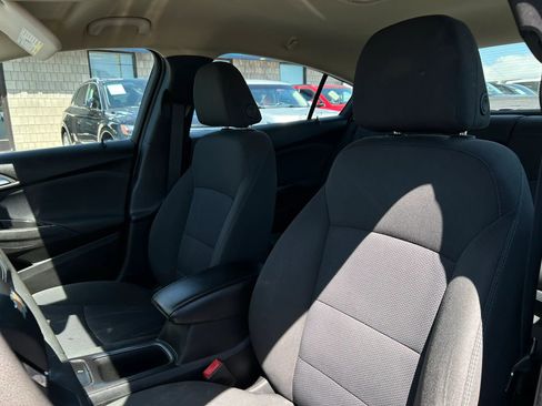 Used 2018 Chevrolet Cruze LT w/ Convenience Package FWD image 10