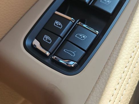 Certified 2026 Porsche Macan AWD/4WD image 20