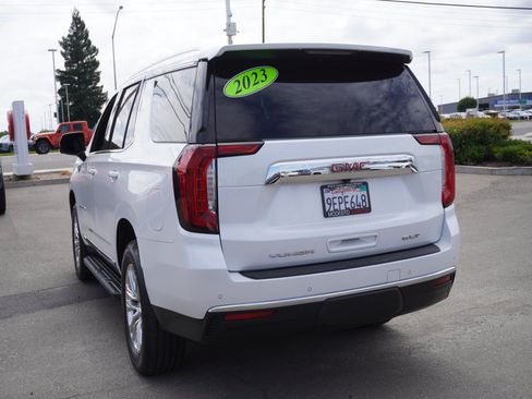 Used 2023 GMC Yukon SLT w/ SLT Luxury Package AWD/4WD image 9
