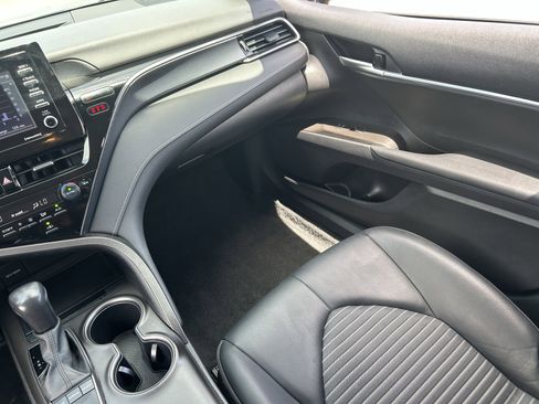 Used 2024 Toyota Camry SE w/ Convenience Package image 17
