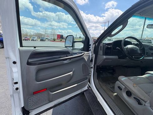 Used 2005 Ford F250 4x4 SuperCab Super Duty image 8