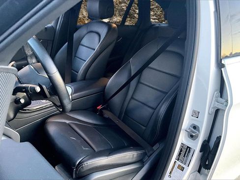 Used 2021 Mercedes-Benz GLC 300 4MATIC image 22