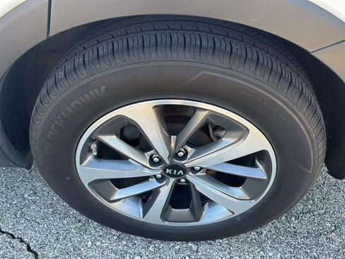Used 2020 Kia Sorento AWD V6 image 14