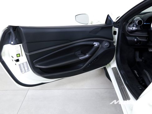 Used 2022 Ferrari F8 Tributo RWD image 11