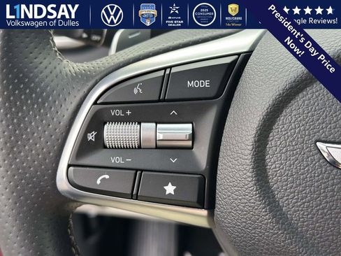 Used 2023 Genesis G70 2.0T image 19