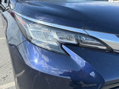 Used 2022 Toyota Sienna XLE image 12