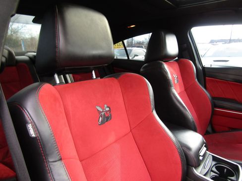 Used 2019 Dodge Charger Scat Pack w/ Technology Group image 13