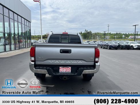 Used 2019 Toyota Tacoma SR5 AWD/4WD image 7