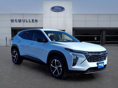 Used 2025 Chevrolet Trax RS w/ Driver Confidence Package image 8