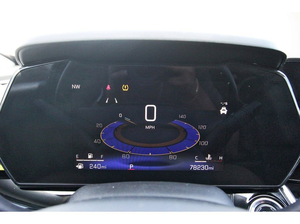 Used 2025 Chevrolet Trax ACTIV w/ Sunroof Package FWD image 13