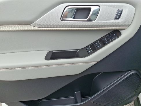 New 2025 Ford Explorer Active w/ Active Comfort Package image 9