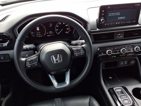 Used 2025 Honda Pilot EX-L image 13