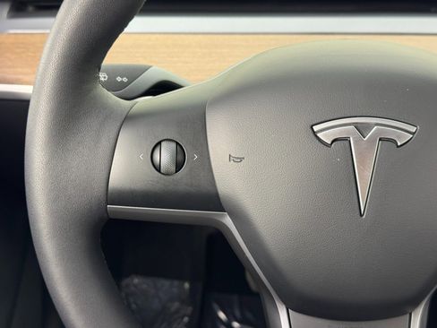 Used 2023 Tesla Model 3 Standard Range image 19