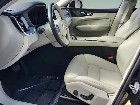 Used 2020 Volvo XC60 T8 Momentum w/ Protection Package Premier image 10