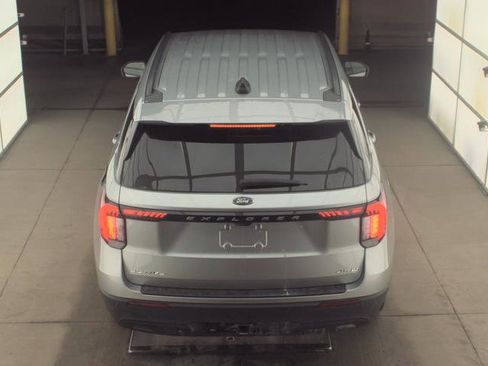 Used 2025 Ford Explorer Active image 7