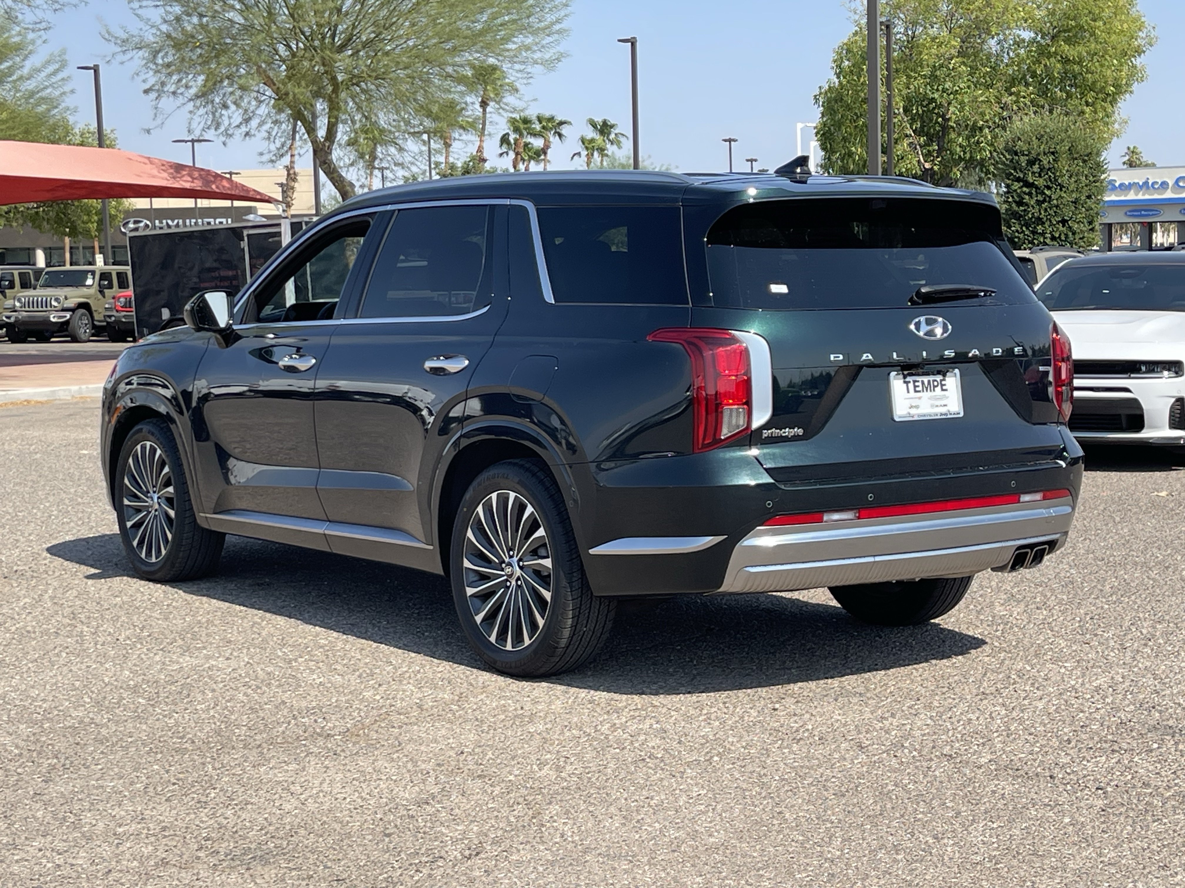 Used 2023 Hyundai Palisade Calligraphy w/ Cargo Package AWD/4WD image 4
