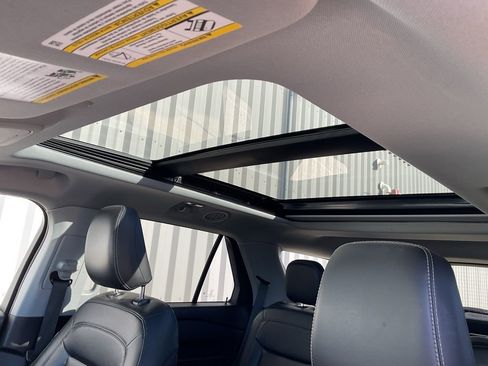 Used 2021 Ford Explorer XLT w/ Equipment Group 202A image 10