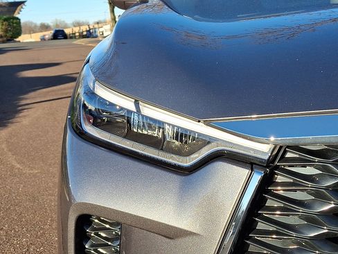 Certified 2025 INFINITI QX60 Luxe image 9