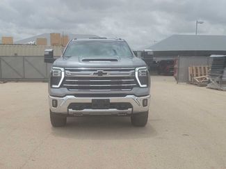 Used 2025 Chevrolet Silverado 2500 LTZ w/ LTZ Convenience Package AWD/4WD video 3