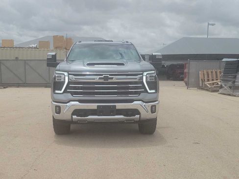 Used 2025 Chevrolet Silverado 2500 LTZ w/ LTZ Convenience Package AWD/4WD image 3