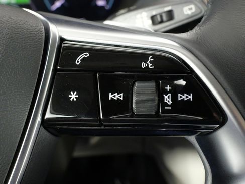 Used 2019 Audi e-tron Prestige w/ Prestige Package image 46