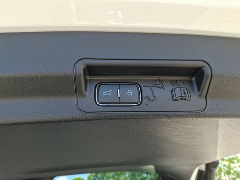 Used 2022 Ford Explorer Limited AWD/4WD image 31