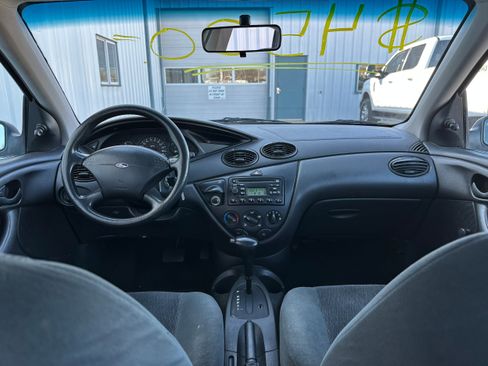 Used 2000 Ford Focus LX image 9