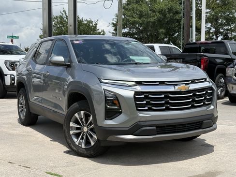 Used 2026 Chevrolet Equinox LT FWD image 2