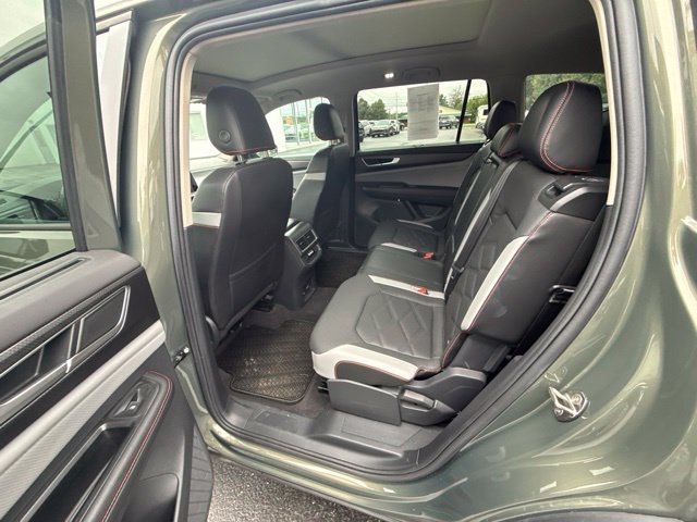 Used 2024 Volkswagen Atlas Peak Edition SEL AWD/4WD image 25