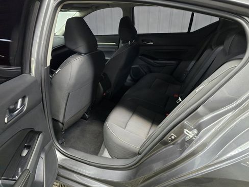 Used 2022 Nissan Altima 2.5 SV w/ SV Premium Package image 17