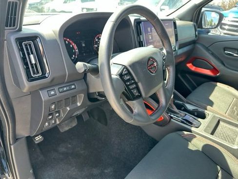 Used 2025 Nissan Frontier PRO-4X AWD/4WD image 17