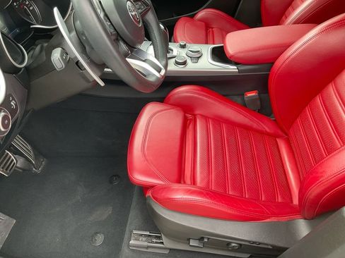 Used 2022 Alfa Romeo Stelvio Veloce image 12